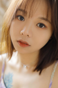 年轻的妈妈高清
