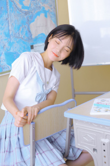 小向まな美